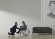 憑兒女口述畫出的媽媽肖像，在掀開畫布的那一刻...淚奔