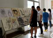 工校18級建裝班學(xué)生用手中畫筆向中國共產(chǎn)黨建黨98周年獻(xiàn)禮