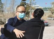 太暖心啦！撫順孫女士給了他一個(gè)大大的擁抱！