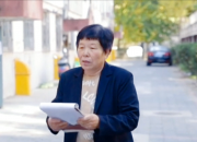 讓人納悶：遼寧朝陽(yáng)玫瑰家園物管員姜大姐咋那么受歡迎呢！