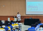 行業(yè)專家進校園 專業(yè)引領(lǐng)促成長（苗晶晶）