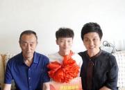 暖心！朝陽(yáng)現(xiàn)代科技學(xué)校為金榜題名學(xué)子送喜報(bào)