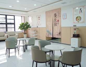 朝陽康萊中西醫(yī)結(jié)合醫(yī)院“遼派三伏貼”首日開貼，點(diǎn)燃市民“冬病夏治”熱情