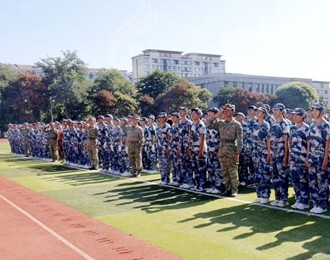 青春淬鋒芒 逐夢啟新程——朝陽市財(cái)經(jīng)學(xué)校2025級學(xué)生軍訓(xùn)閉營儀式暨會操表演側(cè)記