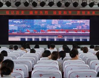 觀看閱兵式 激發(fā)報(bào)國志——朝陽市財(cái)經(jīng)學(xué)校組織師生觀看抗戰(zhàn)勝利80周年閱兵式